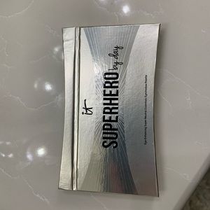 IT SUPERHERO BY DAY EYE SHADOW PALETTE